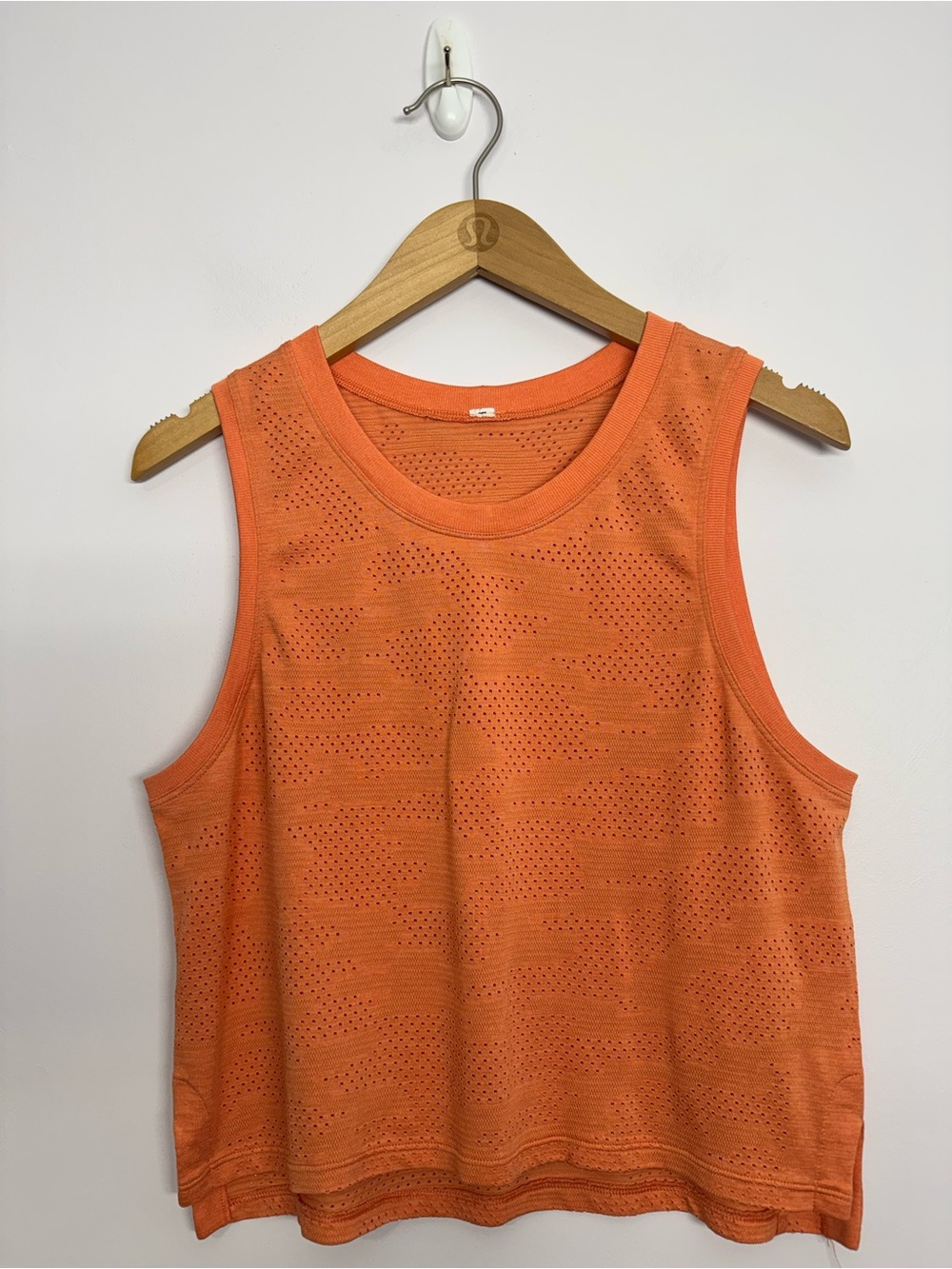 84: Lululemon Train to Be Tank Dot Camo Golden Apricot Sz 6? 18.5” PTP